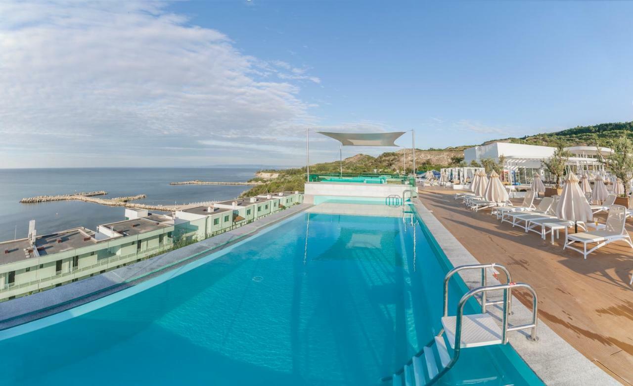 White Lagoon Resort Cavarna Exterior foto